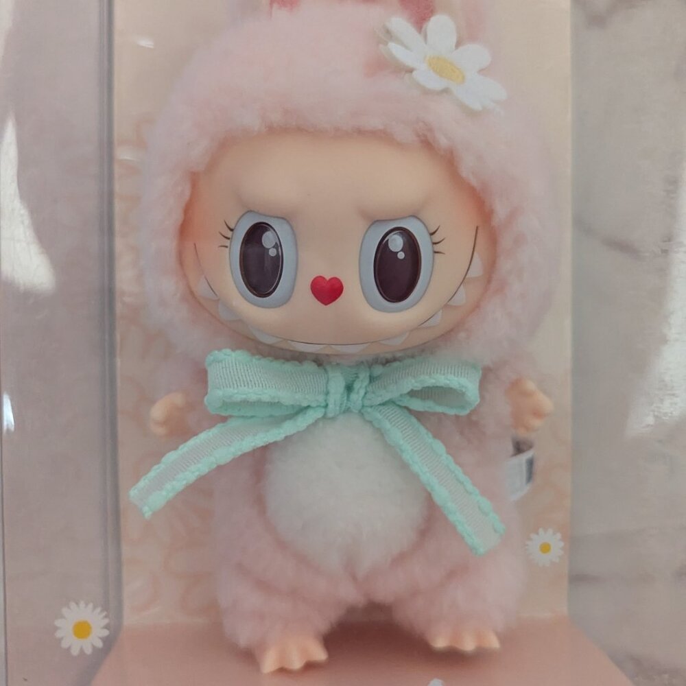 EXCLUSIVE Close To Sweet Mokoko Vinyl Plush Pendant - Picture 9 of 9